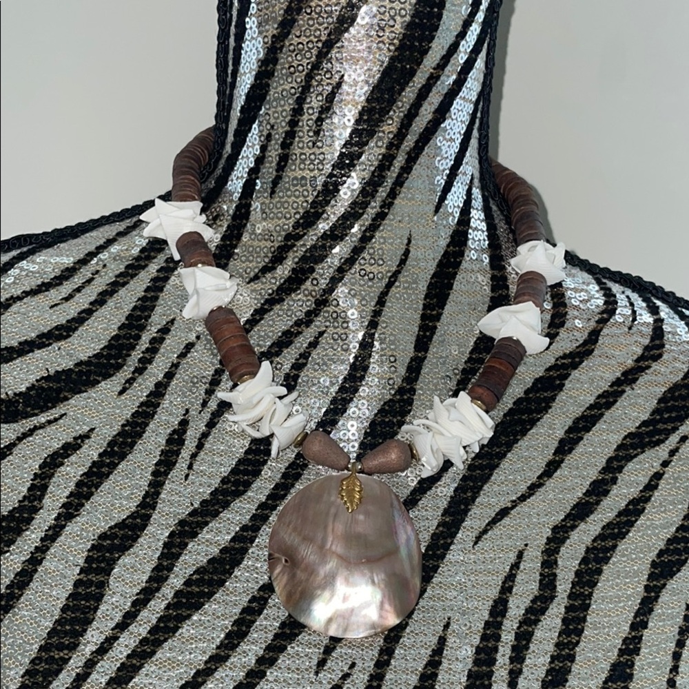 Elegant Brown and White Pink Iridescent Shell Necklace